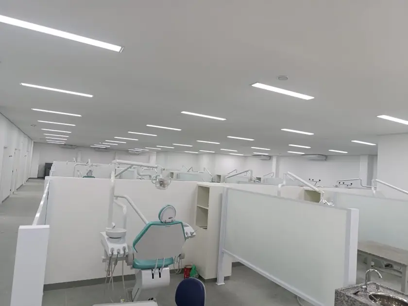 Clínica odontológica entregue com boxes de atendimento